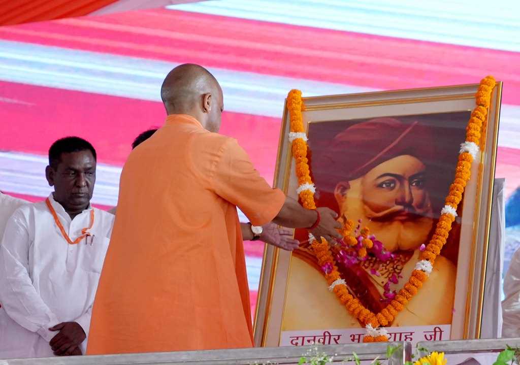 Hon'ble Chief Minister Yogi Adityanath paying tribute to the philanthropist Bhamashah by offering flowers at his portrait in Moradabad district on June 29, 2026.
