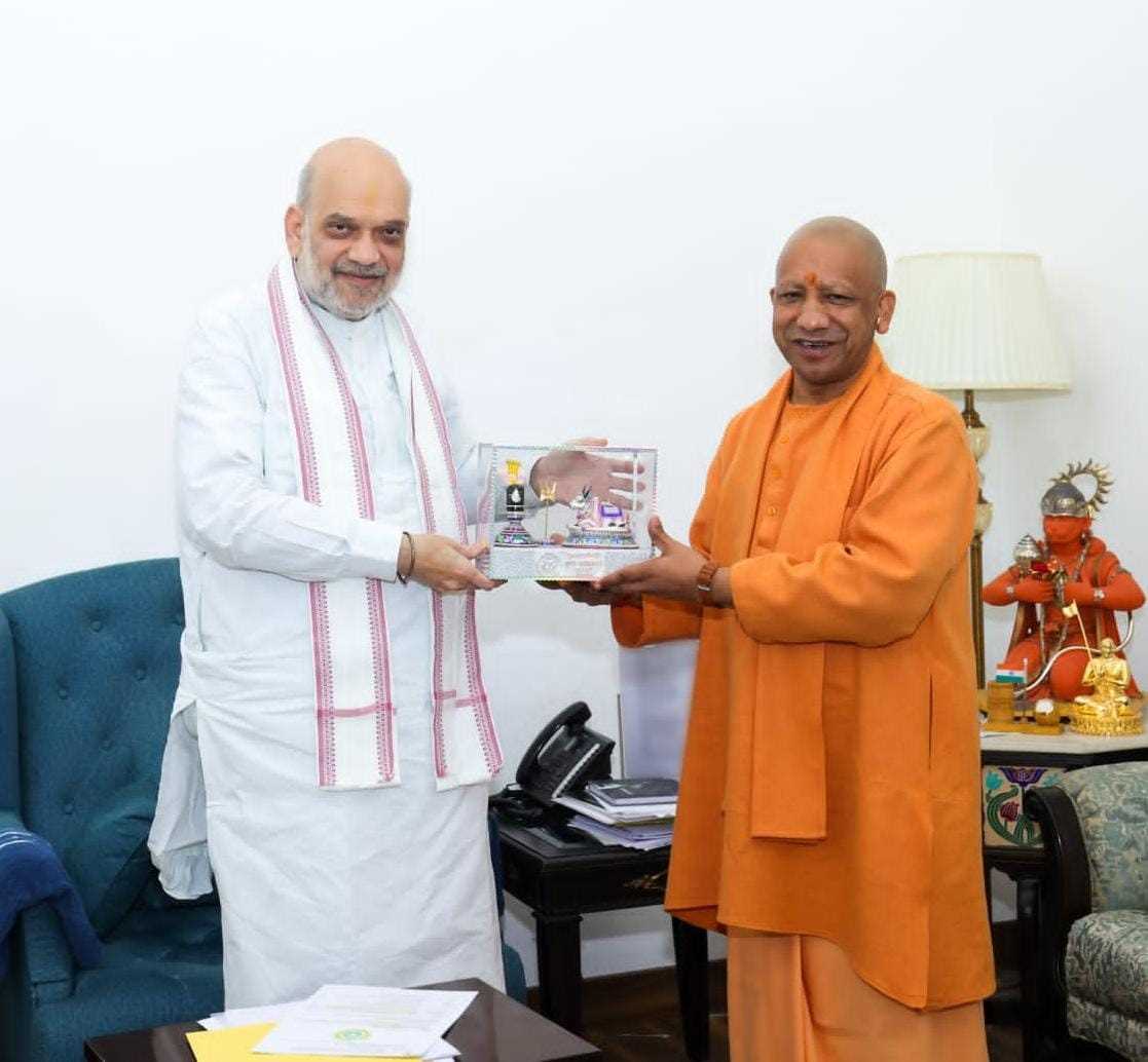 Honorable Chief Minister Yogi Adityanath met with Honorable Union Home and Cooperation Minister Shri Amit Shah at his official residence in New Delhi on January 5, 2026.