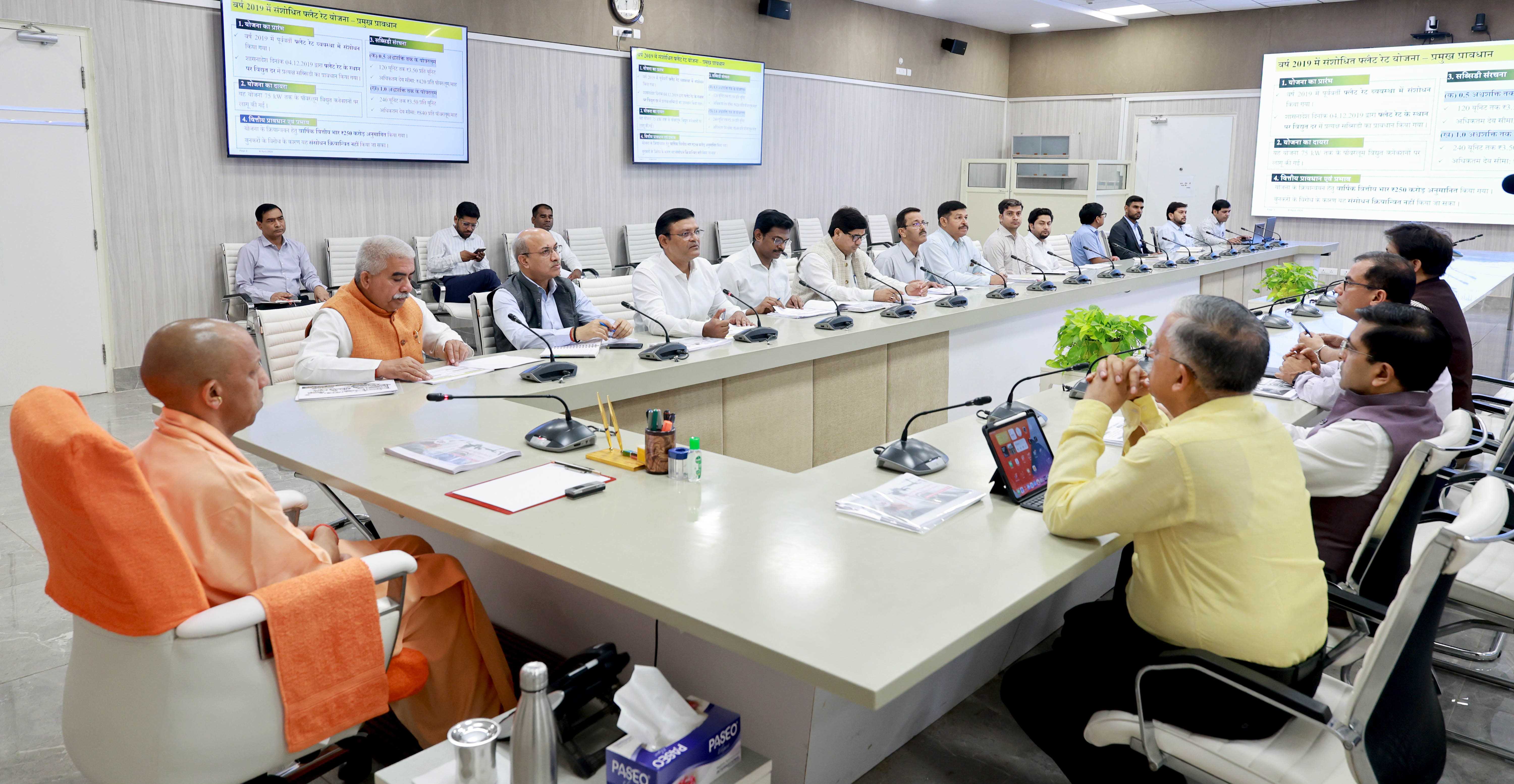 Honorable Chief Minister Yogi Adityanath holding a meeting at his official residence, 5-Kalidas Marg, Lucknow, on April 9, 2026, regarding the provision of electricity bill concessions to powerloom weavers.